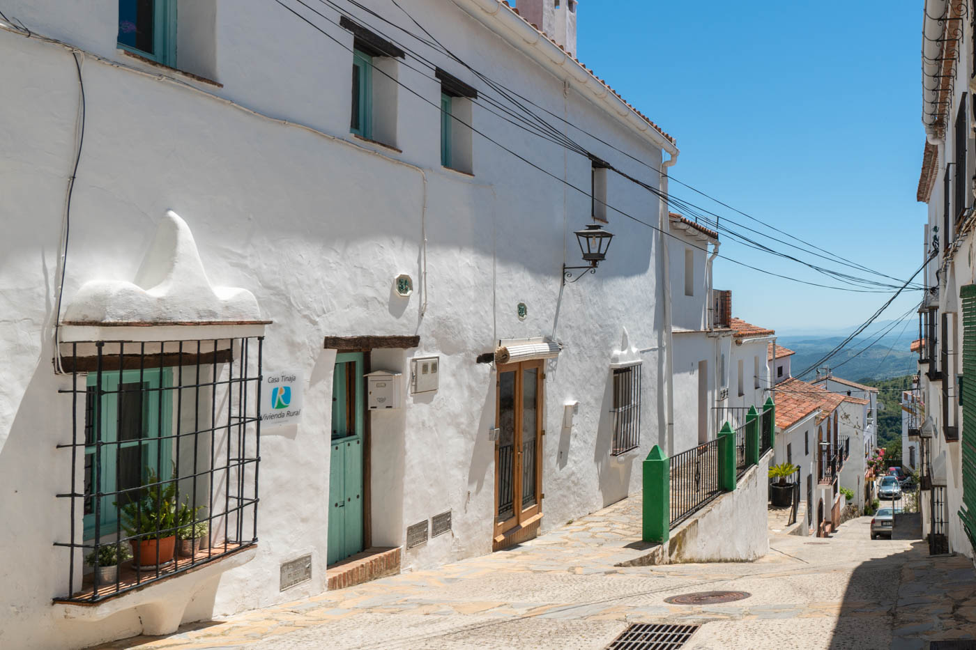 Quiet, traffic-free street (parking is close by)